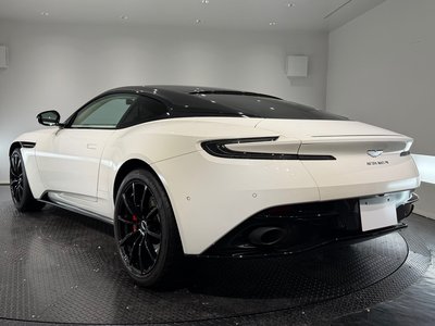 ASTON MARTIN DB11 - 9