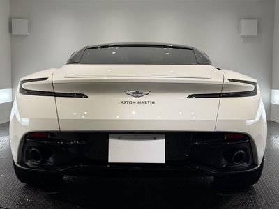 ASTON MARTIN DB11 - 8