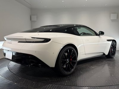 ASTON MARTIN DB11 - 7