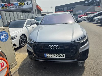AUDI Q8 - 1