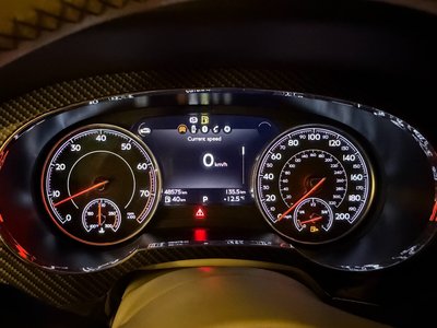 BENTLEY BENTAYGA - 8
