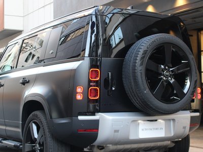 LAND ROVER DEFENDER - 9