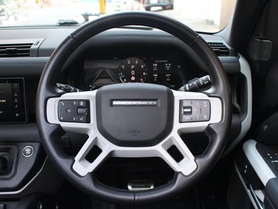 LAND ROVER DEFENDER - 10