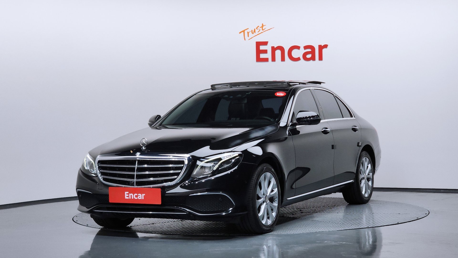 MERCEDES-BENZ E-CLASS - View 1