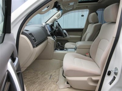 TOYOTA LAND CRUISER 200 - 9