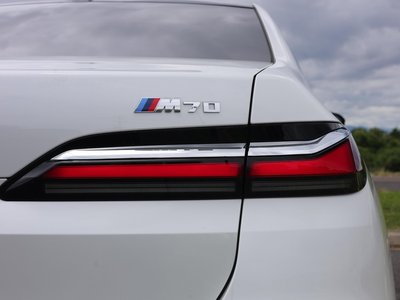 BMW I7 - 8