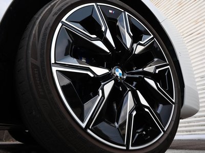 BMW I7 - 9