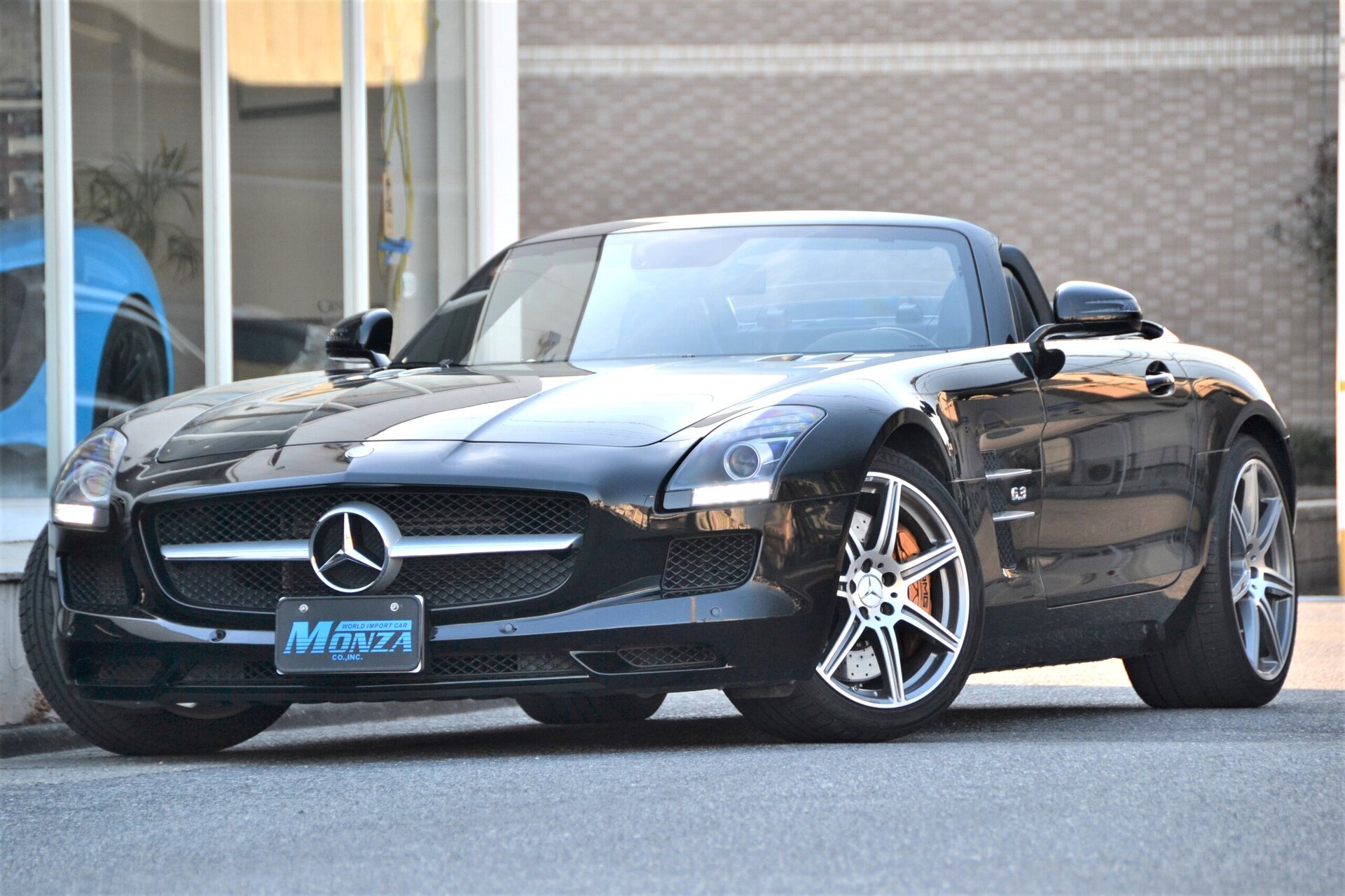 MERCEDES-BENZ SLS ROADSTER AMG - View 1