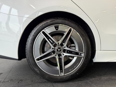 صورة 9 لـ 2025 MERCEDES-BENZ C-CLASS
