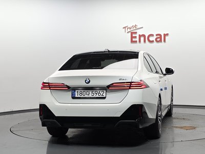 BMW 5 SERIES - 4