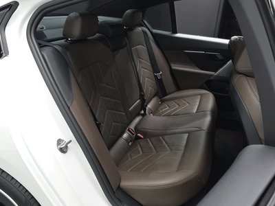 صورة مصغرة 18 لـ 2024 BMW 5 SERIES
