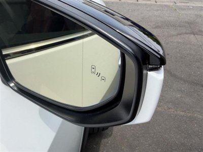 صورة مصغرة 56 لـ 2024 Lexus UX