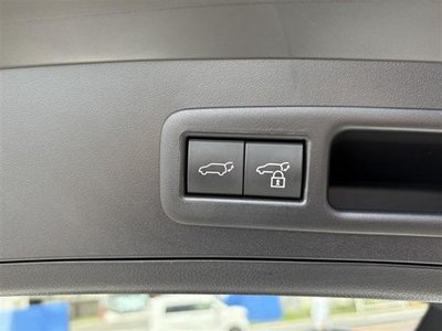 صورة مصغرة 17 لـ 2024 Lexus UX
