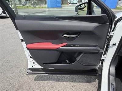 صورة مصغرة 18 لـ 2024 Lexus UX