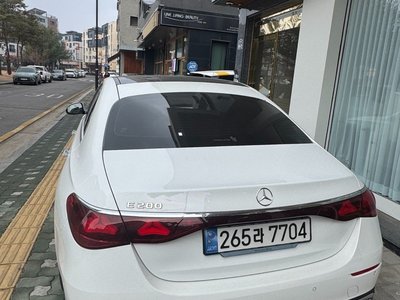 MERCEDES-BENZ E-CLASS - 3