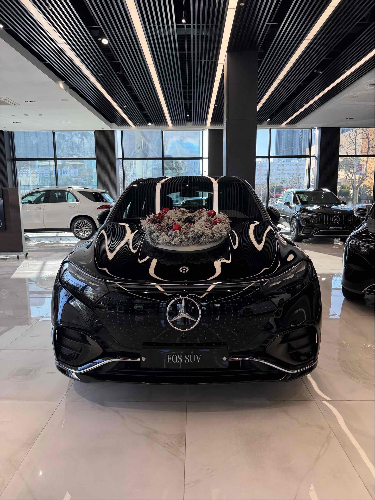 MERCEDES-BENZ EQS SUV - View 1