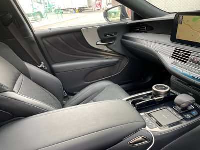 2021 Lexus LS thumbnail 12