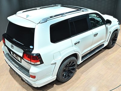 TOYOTA LAND CRUISER 200 - 9