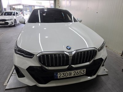 BMW 5 SERIES - 1