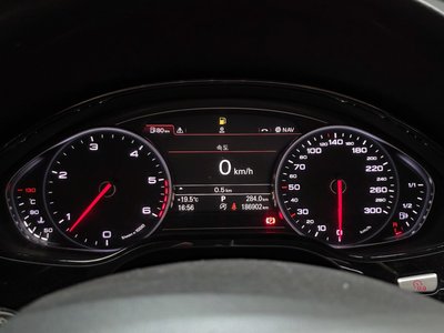 AUDI A8 - 8