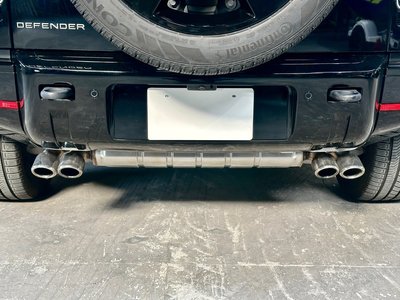 LAND ROVER DEFENDER - 10