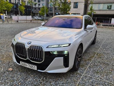 BMW 7 SERIES