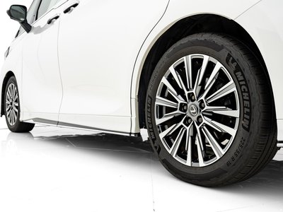 2024 Lexus LM thumbnail 14