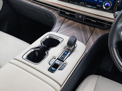 2024 Lexus LM thumbnail 28