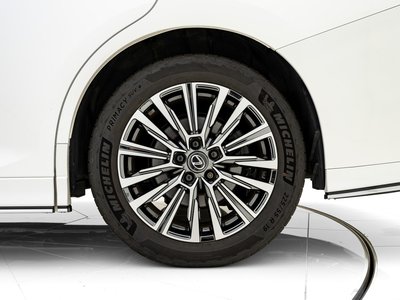 2024 Lexus LM thumbnail 13