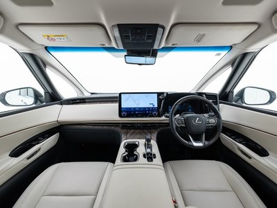 2024 Lexus LM thumbnail 22