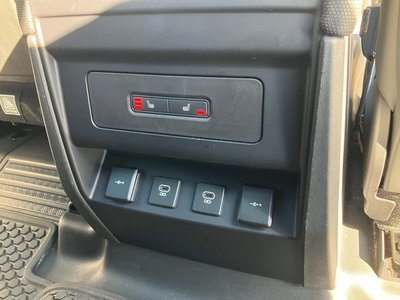 LAND ROVER DEFENDER - 7