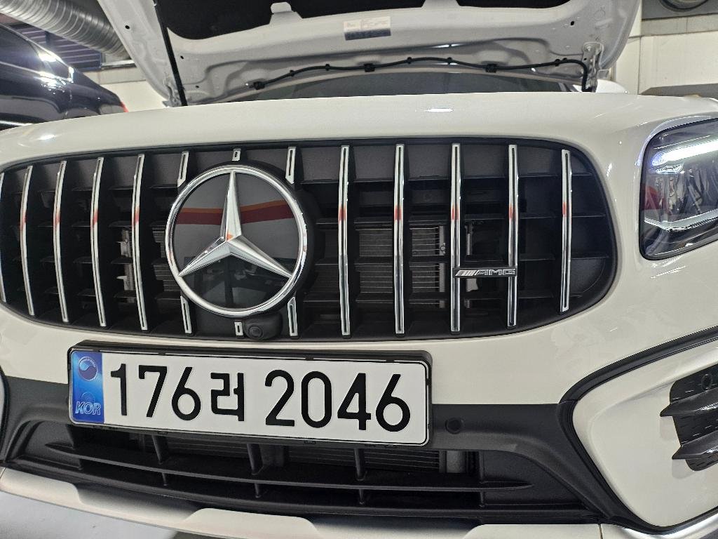 MERCEDES-BENZ GLB - View 1
