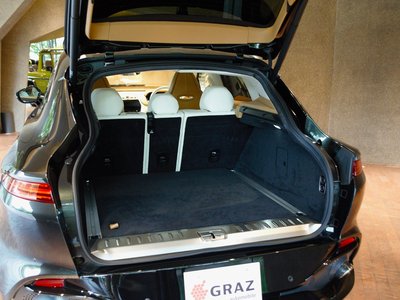 صورة 23 لـ 2021 Aston Martin DBX