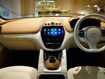 صورة 22 لـ 2021 Aston Martin DBX