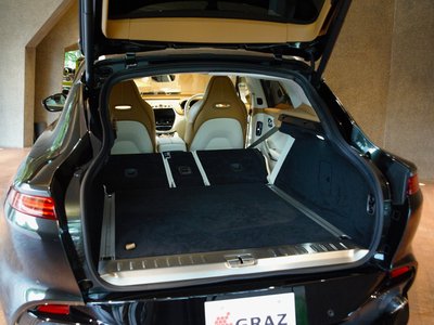 صورة 24 لـ 2021 Aston Martin DBX