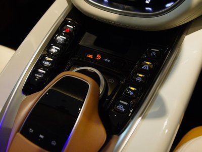 صورة 15 لـ 2021 Aston Martin DBX