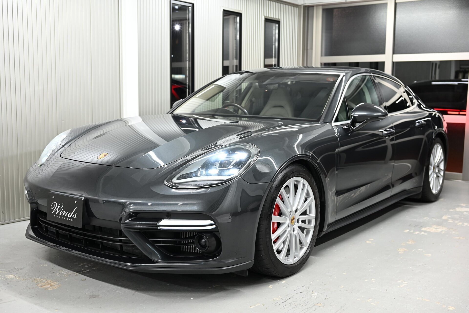 PORSCHE PANAMERA - View 1