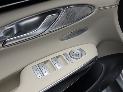 2022 Genesis GV70 thumbnail 24