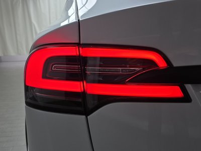 2020 Tesla MODEL X — фото 10