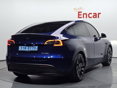 TESLA MODEL Y - 4