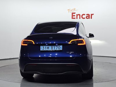 TESLA MODEL Y - 3
