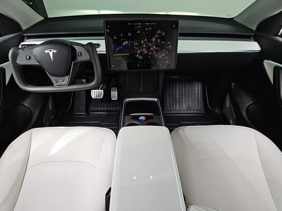 TESLA MODEL Y - 5