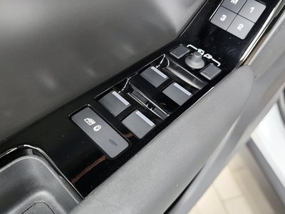 2025 LAND Rover RANGE ROVER VELAR — миниатюра 32