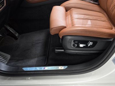 2025 BMW X7 — миниатюра 30