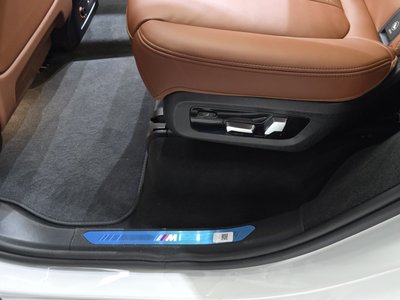 2025 BMW X7 — миниатюра 28