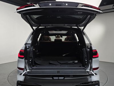 2025 BMW X7 — миниатюра 23