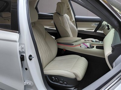 2023 Genesis GV70 thumbnail 16