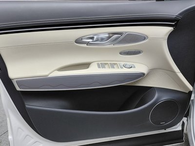 2023 Genesis GV70 thumbnail 14