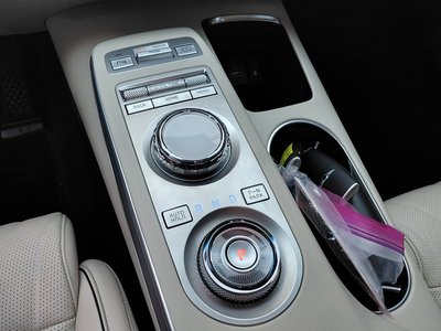 2023 Genesis GV70 thumbnail 12
