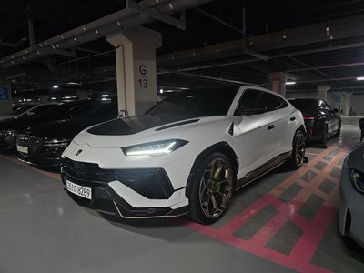 LAMBORGHINI URUS - 2